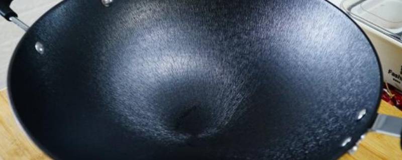 怎样开锅不生锈（生铁锅如何开锅不生锈）