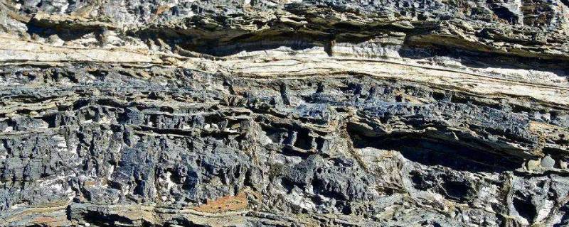 石油天然气主要储蓄在什么岩 石油天然气主要储蓄在什么岩层