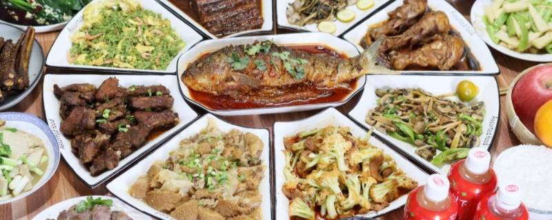 大年三十晚上的菜谱有哪些（大年三十晚上做什么菜）