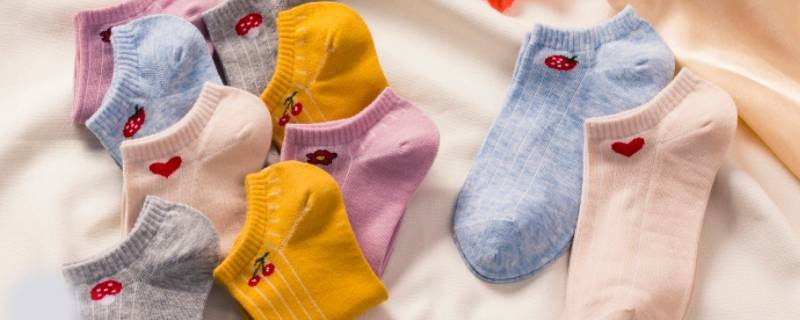 袜子和衣服可以放在一起洗吗（袜子和内裤可以放在一起洗吗）