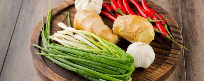 葱姜蒜是荤菜吗（葱姜蒜属于荤吗）