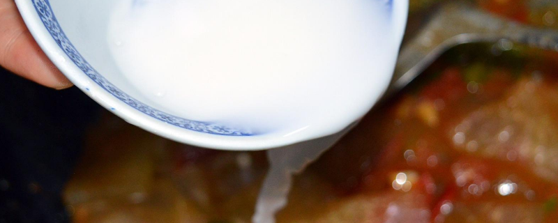 面粉加水能勾芡吗（勾芡淀粉用什么水）