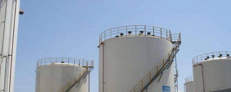 油罐火灾的灭火主要措施有 油罐火灾最常见的灭火方法有