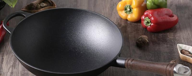 不粘锅可以用钢丝球刷吗 不粘炒锅可以用钢丝球刷吗