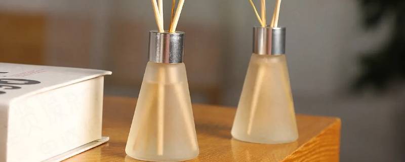 插杆子的香薰瓶对人有害吗（插杆子的香薰瓶怎么用,需要加水吗）