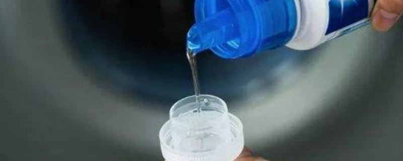 羽绒服能用洗衣液洗吗（羽绒服可以洗衣液洗吗）