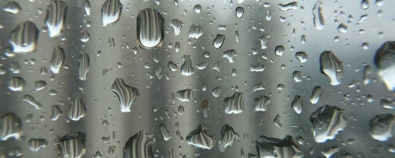 冬天窗户上全是水是什么原因（冬天窗户上全是水是怎么回事）