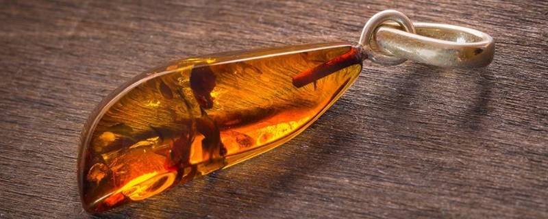 琥珀主要形成于哪个纪（琥珀大约形成于几年前）