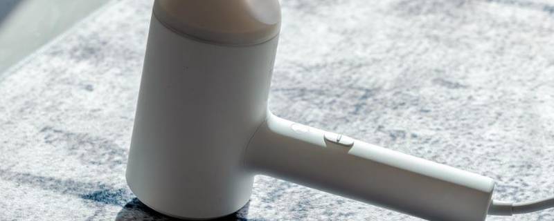 羽绒服能用吹风机吹干吗 羽绒服可以用吹风机吹吗