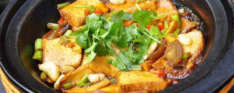 砂锅不能放在什么材质上（砂锅不能往什么上面放）