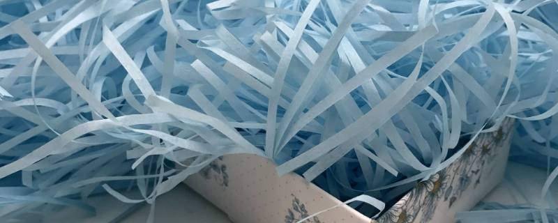 包装盒里的碎纸条叫什么 包装礼物里面的碎纸条叫什么