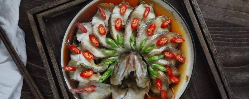 鲈鱼孔雀开屏怎么切（鲈鱼怎么切成孔雀开屏）