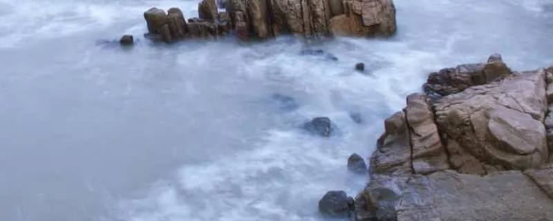 海底的石头叫什么（海中的石头叫什么）