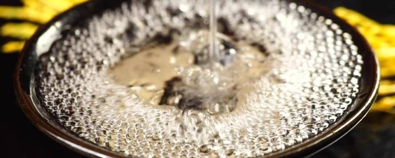 怎样识别白酒是否纯粮食酿造 如何知道白酒是否纯粮食酿造