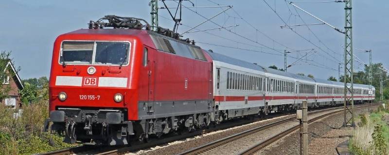 火车32号在什么位置（火车32号座是什么位置）