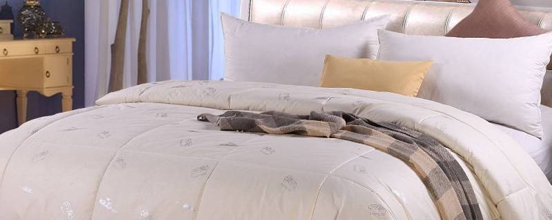 为什么羊毛被盖起来不暖和（羊毛被盖久了不暖和了怎么办）