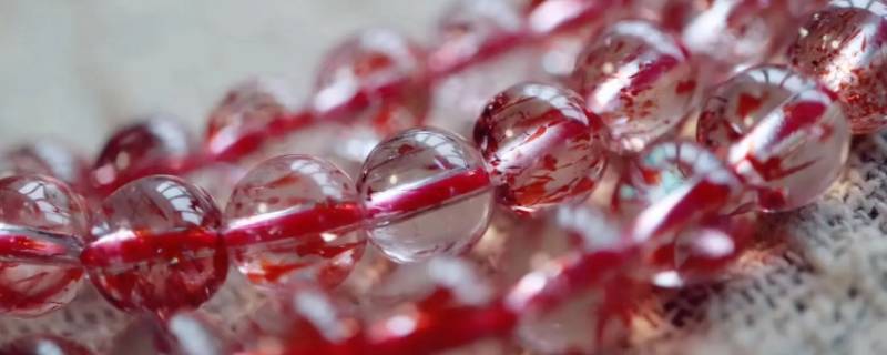 绿草莓晶是染色的吗 绿草莓晶和红草莓晶