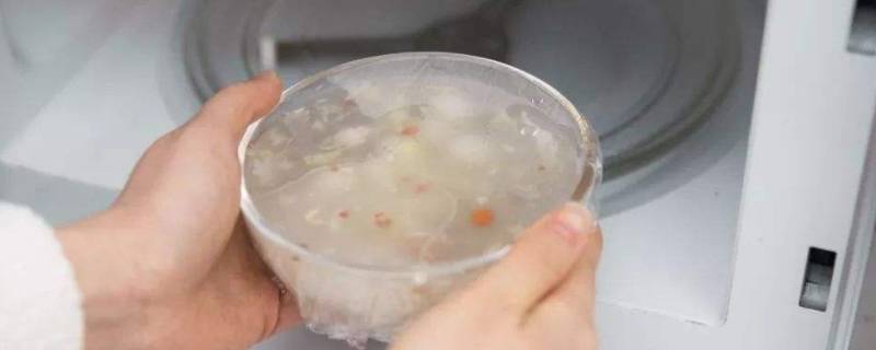 微波炉加热可以用保鲜膜吗（微波炉加热可以用保鲜膜么）