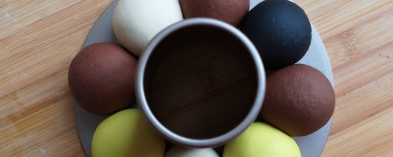 黑色的面团是什么做的 黑色面团用什么和面