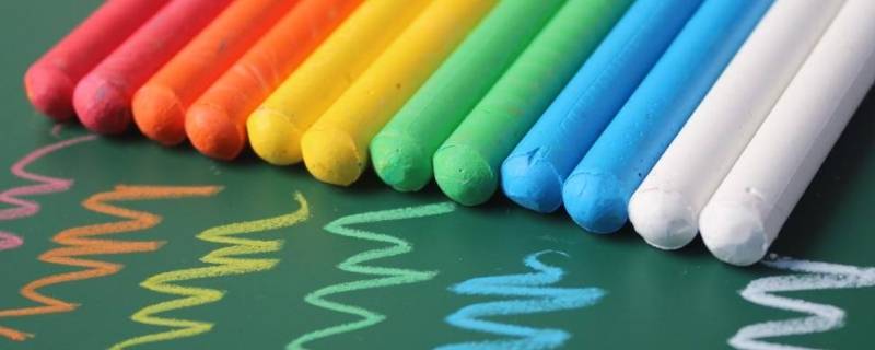 彩色粉笔弄在白衣服上怎么办 画粉弄到白衣服上怎么处理