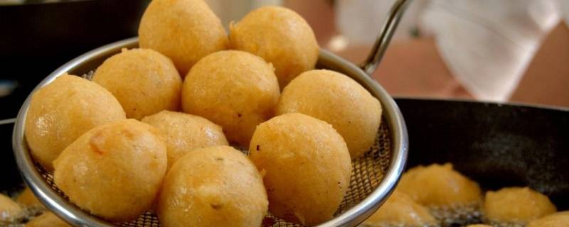 食用油加热起大量泡沫怎么回事（食用油加热起大量泡沫怎么回事啊）