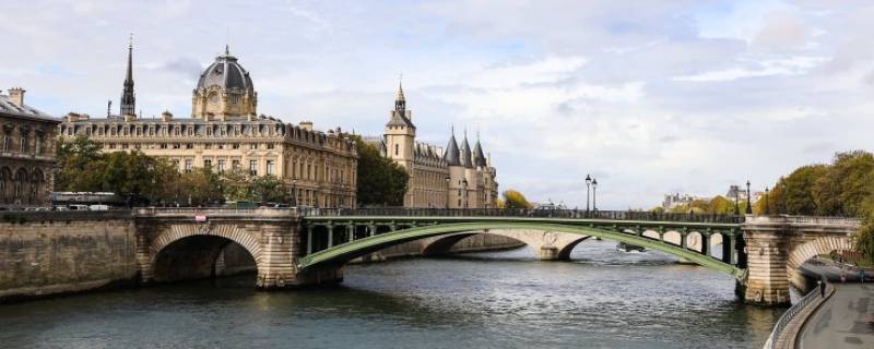 巴黎在法国的哪个方位 法国巴黎在法国什么位置