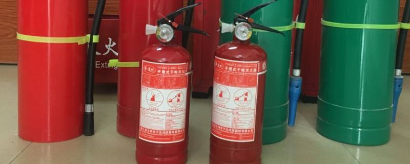 灭火器指针指在哪表示欠压（灭火器的指针在什么,表示灭火器欠压）