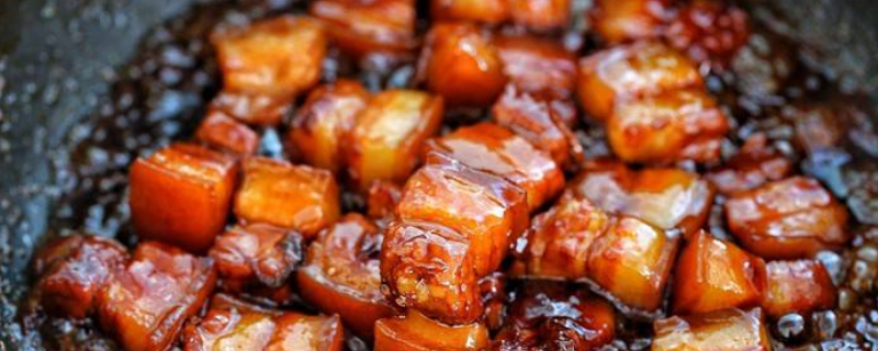 红烧肉炒糖色用水还是油 红烧肉炒糖色需要加油吗