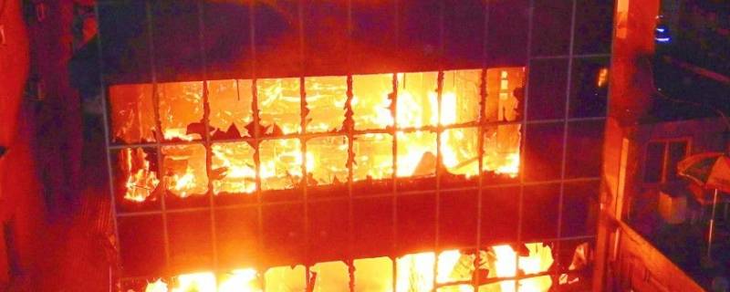 发生火灾时用什么或什么捂住口鼻（发生火灾时用什么或什么捂住口鼻最安全）