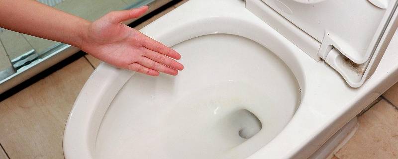如何清除马桶底部顽固污垢 如何清除马桶底部顽固污垢结石