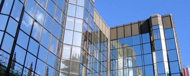 如何将玻璃擦干净 如何将玻璃擦干净不留水珠