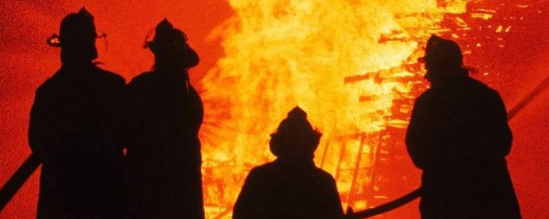 灭火人员应站在什么风口 使用灭火器人员应站在什么风向