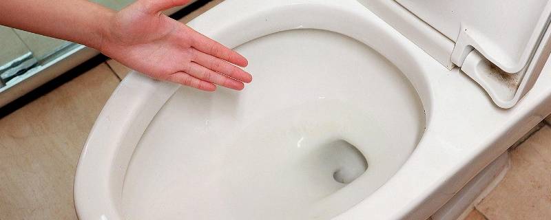 马桶有黄污渍怎么去除（马桶里污渍发黄怎么能清洗掉）