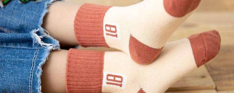 袜子为什么会变黄（男生袜子为什么会变黄）