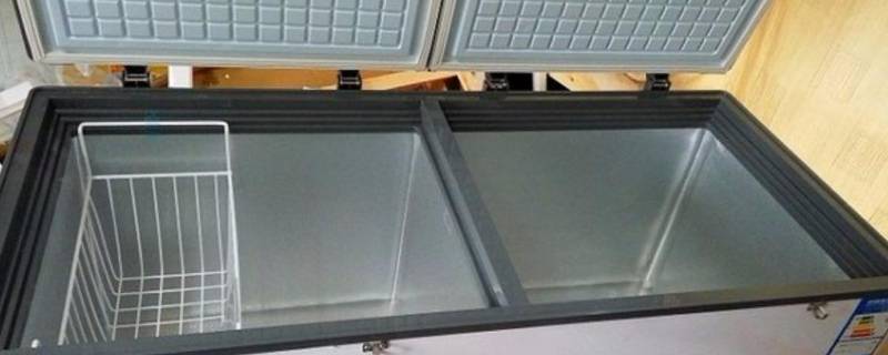 冰柜底下的孔是干什么用的（冰柜底部的孔是什么）