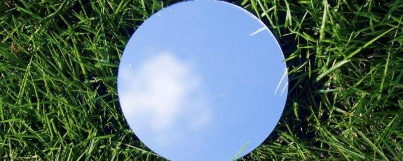 镜子上的污垢怎样清理干净 镜子污垢怎么去除