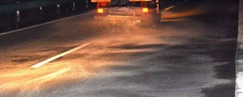 高速撒盐什么原理 高速撒盐车什么原理