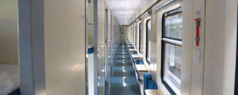 硬卧上铺怎么爬上去（硬卧上铺怎么爬上去 脚踏板）