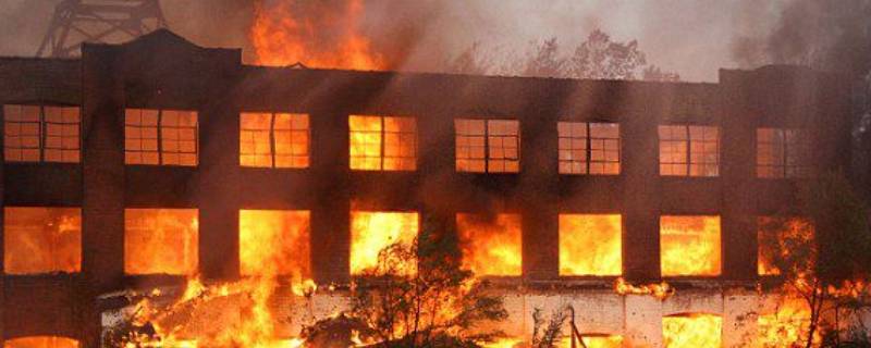 校园里常见的灭火方法主要有 学校公共场合最常用的灭火器有(