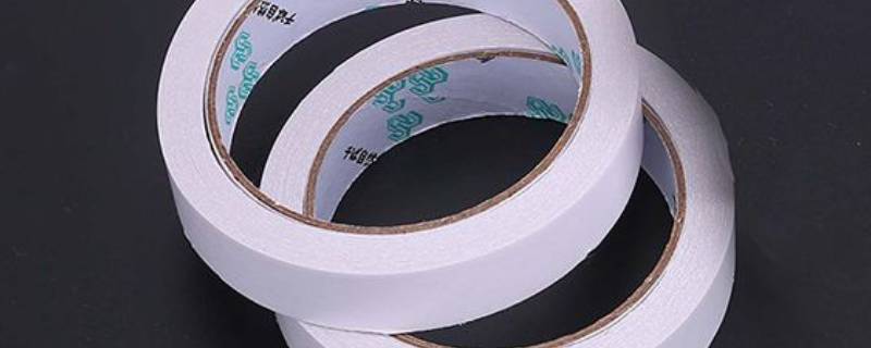 双面胶粘衣服上用什么办法能洗掉（衣服弄到双面胶怎么洗掉）