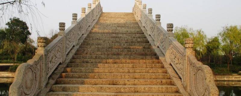 桥面为什么比路面更容易结冰（路面为什么会结冰）