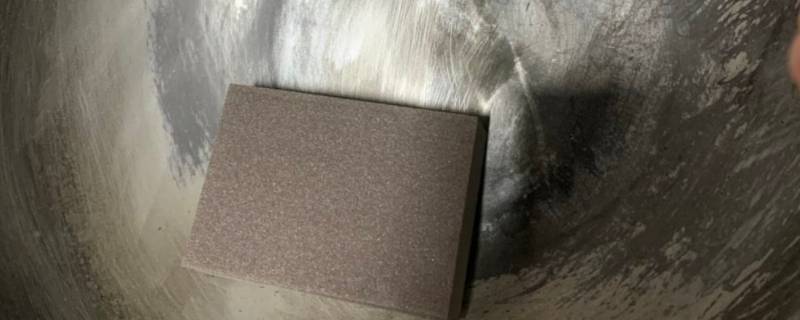 精铸铁锅银色涂层需要弄掉吗 苏泊尔精铸铁锅银色涂层要去掉吗?