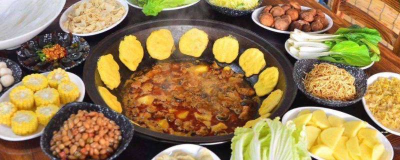 地锅鸡和铁锅炖有什么区别 地锅鸡和铁锅炖的区别