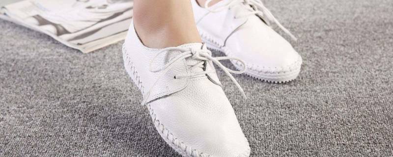 白鞋子上的黄污渍怎么去掉 皮面白鞋子上的黄污渍怎么去掉
