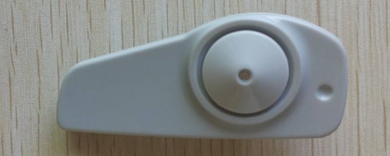 衣服的防盗扣怎么取下来 如何取下衣服防盗扣