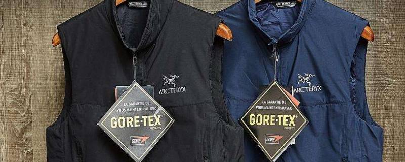 军版始祖鸟马甲里面配什么衣服 军版始祖鸟值得买不