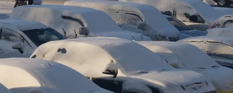 车上的雪是扫还是不扫 扫汽车上的雪用什么好
