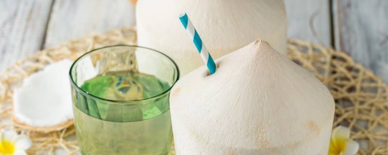 椰青灰与白色的区别（椰青和椰白什么区别）