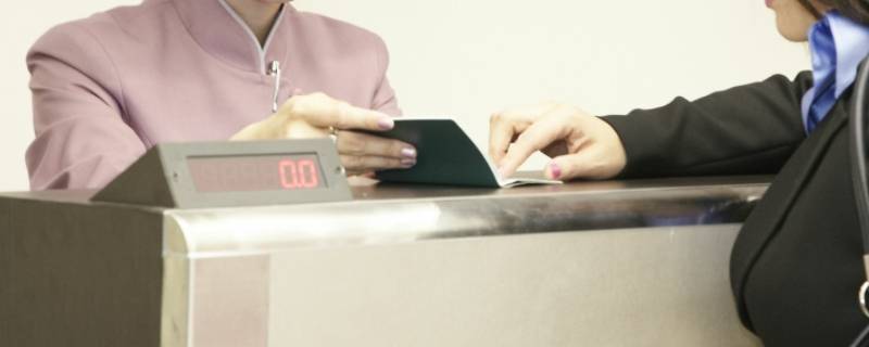 机场票务员可以干几年 机场票务员工作几小时