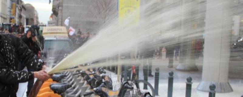 高压水枪下雨天可以用吗 高压水枪下雨天可以用吗视频